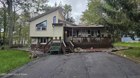 7531 Crestview Dr, Tobyhanna, PA 18466