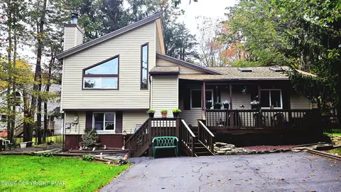 7531 Crestview Dr, Tobyhanna, PA 18466