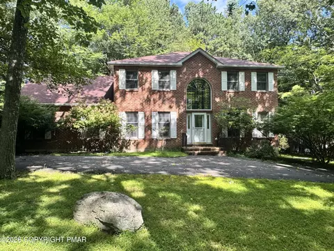 716 Teaberry Trl, Stroudsburg, PA 18360