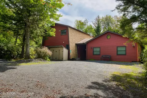 164 Iroquois Trl, Long Pond, PA 18334