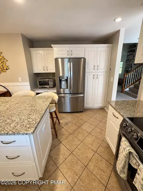 Kitchen - 6043 Decker Rd, Bushkill, PA 18324 photo 5 of 5
