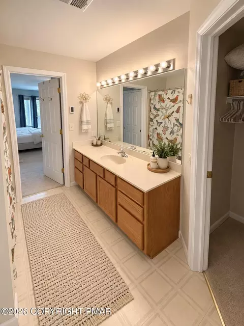 Bath - 6043 Decker Rd, Bushkill, PA 18324 photo 3 of 5