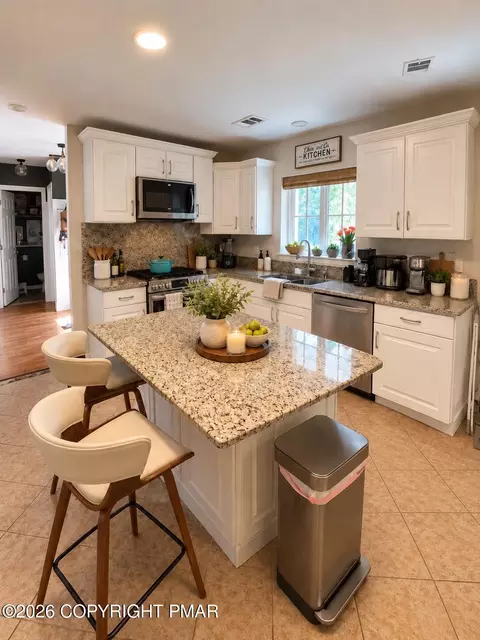 Kitchen - 6043 Decker Rd, Bushkill, PA 18324 photo 4 of 5