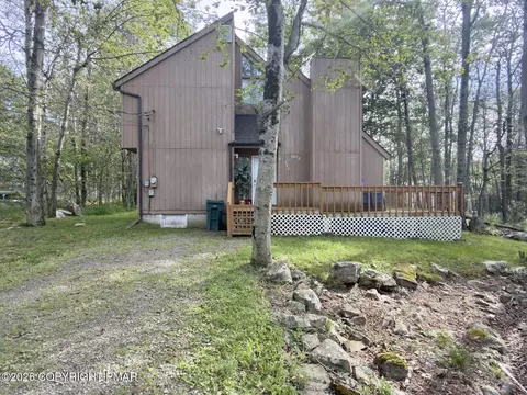 9840 Deerwood Dr, Tobyhanna, PA 18466