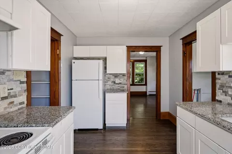 Entry Way - 116 Corner Rd, Gilbert, PA 18331 photo 5 of 10