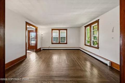 Living - 116 Corner Rd, Gilbert, PA 18331 photo 4 of 6