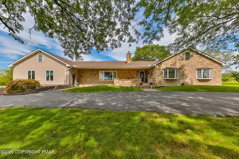 295 Crown View Dr, Easton, PA 18040