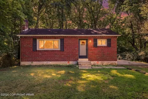 8827 Twin Lake Dr, Kunkletown, PA 18058