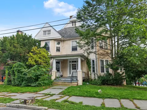 212 N 7th St, Stroudsburg, PA 18360