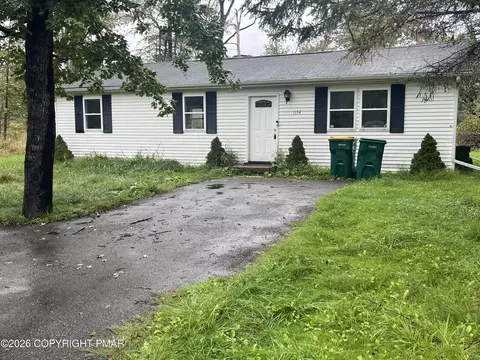 1154 Chickadee Dr, Pocono Summit, PA 18346