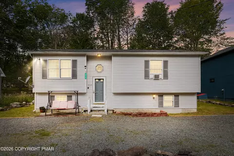 6210 Park Pl, Tobyhanna, PA 18466