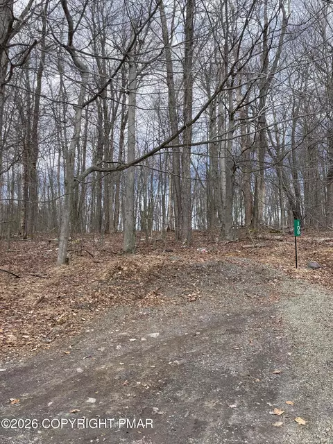 105-107 Meloni Dr E, Tobyhanna, PA 18466