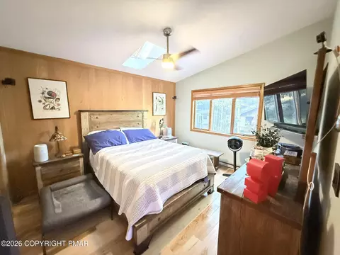 Bedroom - 2120 Apley Dr, Bushkill, PA 18324 photo 2 of 3