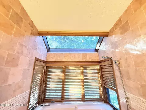 Bath - 2120 Apley Dr, Bushkill, PA 18324 photo 5 of 6