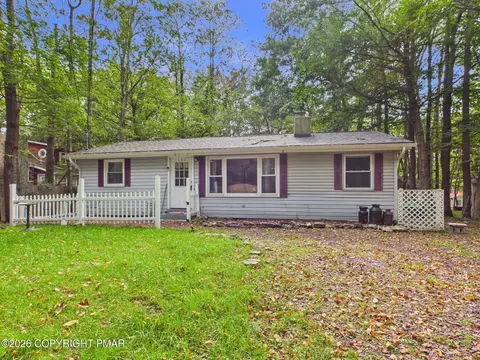 142 Chippewa Dr, Pocono Lake, PA 18347