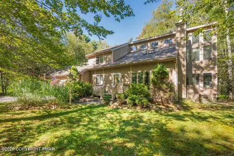 1162 Manor Hill Rd, Pocono Pines, PA 18350