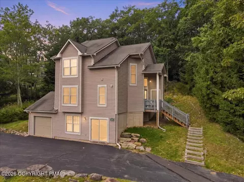 2231 Camelback Dr, Tannersville, PA 18372
