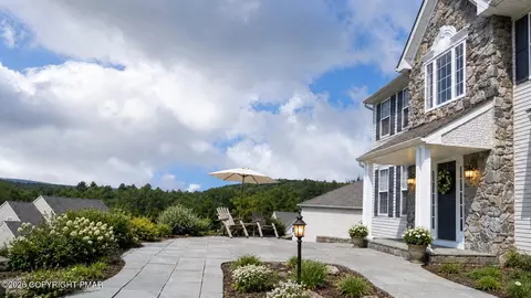 2347 Snapdragon Pt, East Stroudsburg, PA 18301