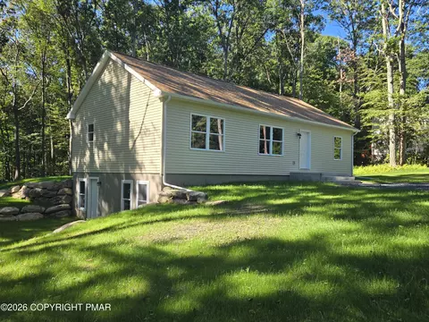 207 Cathleen Dr, East Stroudsburg, PA 18302