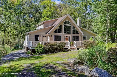 67 Locust Ln, Gouldsboro, PA 18424