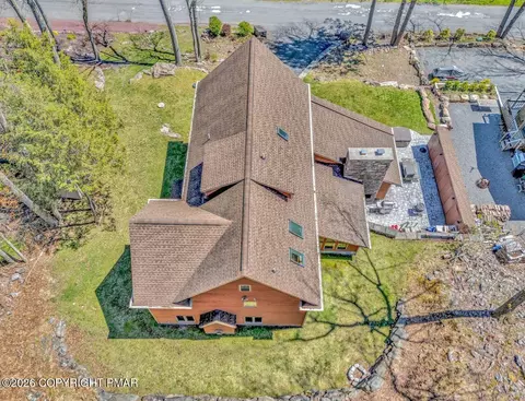71 Lake Dr, Lake Harmony, PA 18624