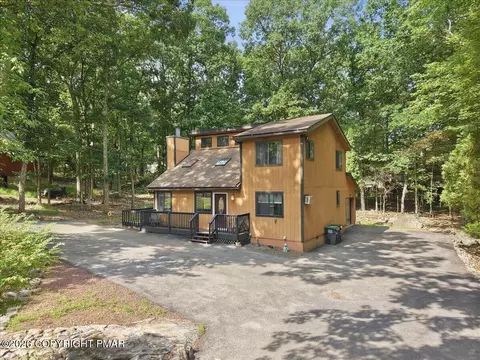 2318 Burntwood Dr, East Stroudsburg, PA 18301