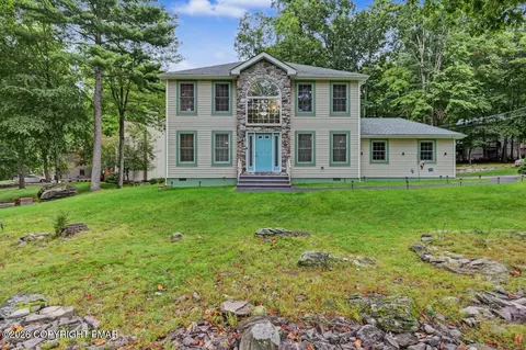 201 Pasquin Dr, East Stroudsburg, PA 18301