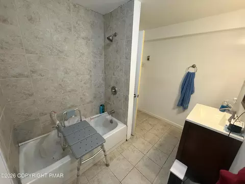 Bath - 2118 Cardinal Dr, Bushkill, PA 18324 photo 3 of 3