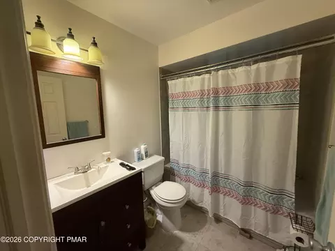 Bath - 2118 Cardinal Dr, Bushkill, PA 18324 photo 2 of 3