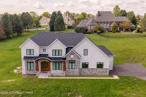 4280 E Wyndemere Cir, Schnecksville, PA 18078