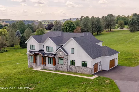 4280 E Wyndemere Cir, Schnecksville, PA 18078