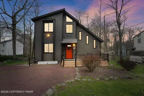 7112 Robinwood Dr, Tobyhanna, PA 18466