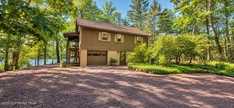 322 Crescent Lake Rd, Scotrun, PA 18355