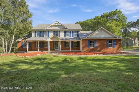 5190 White Birch Dr, Long Pond, PA 18334