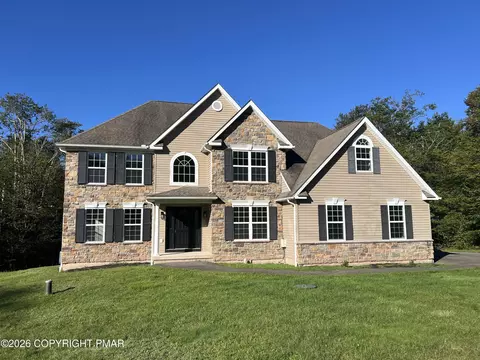 129 Doria Dr, Blakeslee, PA 18610