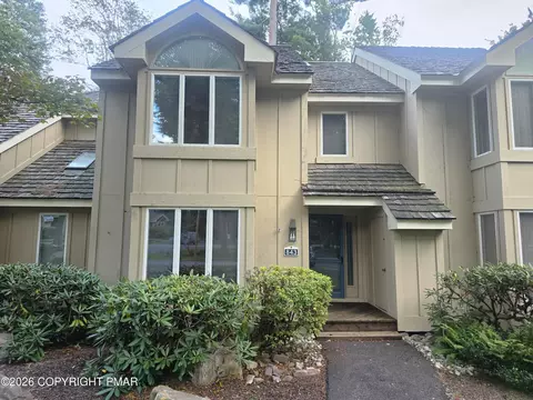 843 Crest Pines Ln, Long Pond, PA 18334