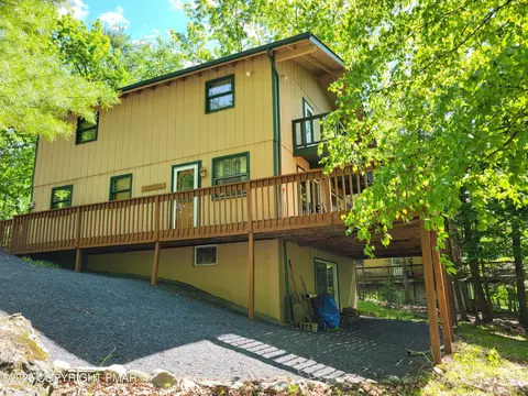 171 Clubhouse Dr, East Stroudsburg, PA 18302