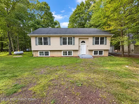 33 Burnshaw Ln, Albrightsville, PA 18210