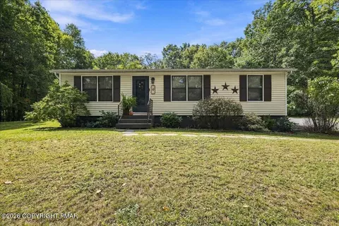 2123 Deer Track Dr, East Stroudsburg, PA 18302