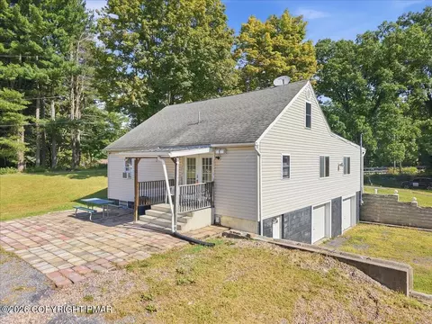 111 Old Independence Ln, East Stroudsburg, PA 18301