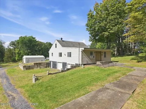 111 Old Independence Ln, East Stroudsburg, PA 18301