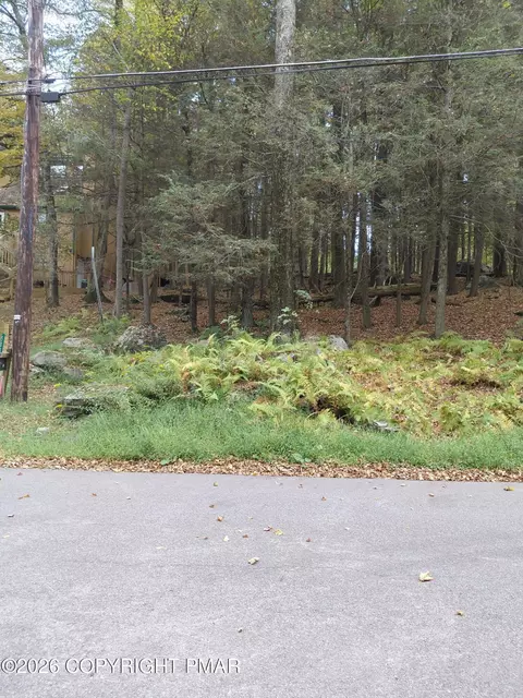 498 Northgate Rd, Lake Ariel, PA 18436