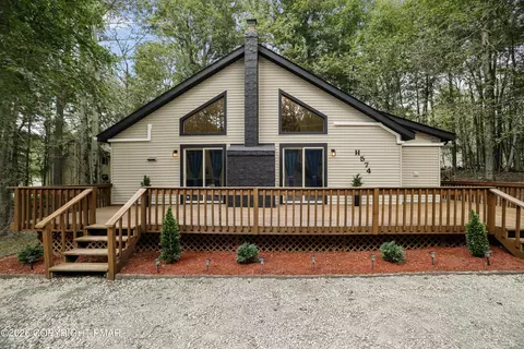 8830 Cloudcrest Dr, Tobyhanna, PA 18466