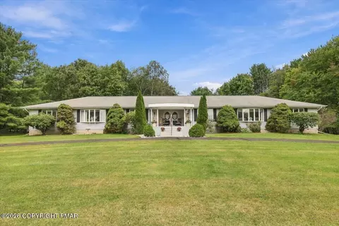 612 Sunlite Ln, Stroudsburg, PA 18360