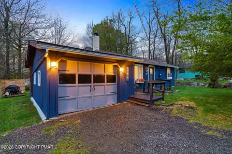 7106 Robinwood Dr, Tobyhanna, PA 18466