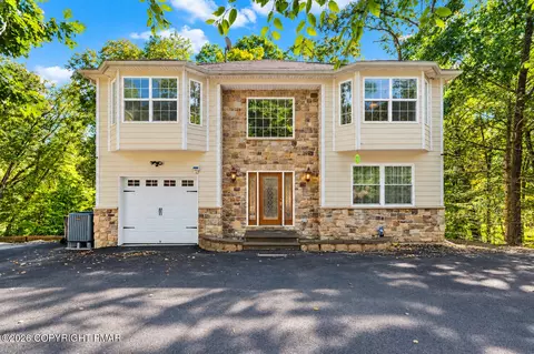 105 Mulberry Ln, East Stroudsburg, PA 18302