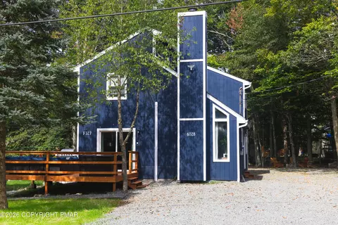 6028 Boardwalk Dr, Tobyhanna, PA 18466