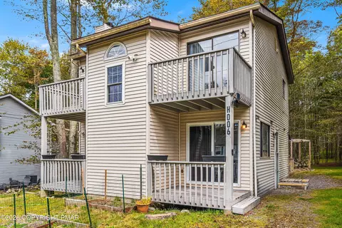 1053 Country Place Dr, Tobyhanna, PA 18466