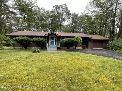 18 Sherman Dr, Tobyhanna, PA 18466