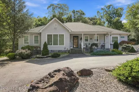 126 Estate Dr, East Stroudsburg, PA 18301
